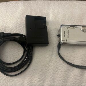 Already sold please don’t buy. Olympus Stylus 720 SW Camera